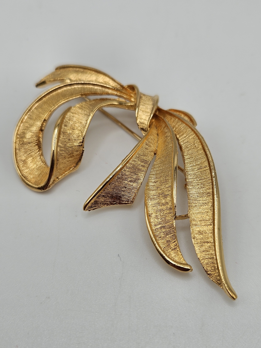 VINTAGE Napier Gold Tone Draping Bow Brooch Pin Signed